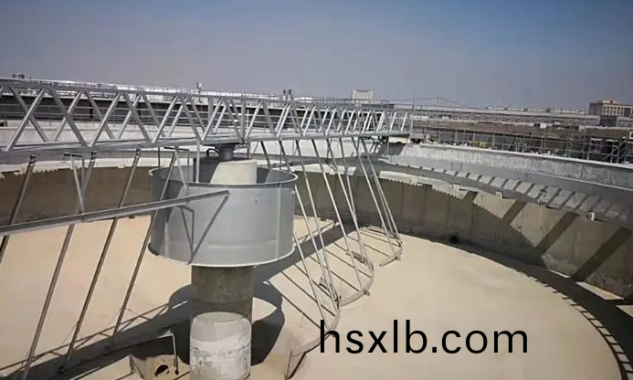 ZQXN型週邊傳動全橋(qiao)虹吸式吸(xi)泥機